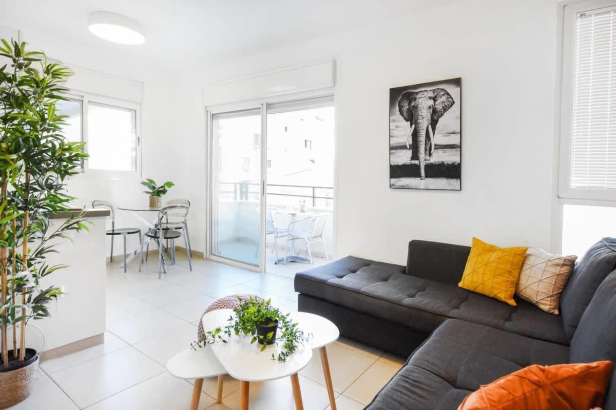 Neptune Castel By Holyguest Tel Aviv